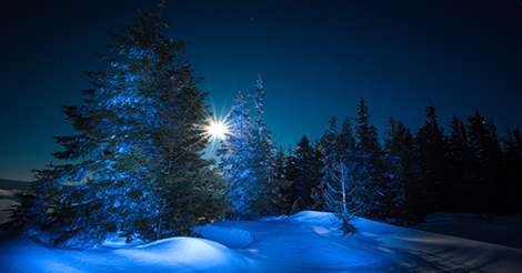 O stea pe cer lumineaza acum